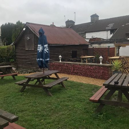 ראיאדר The Eagles Inn מראה חיצוני תמונה
